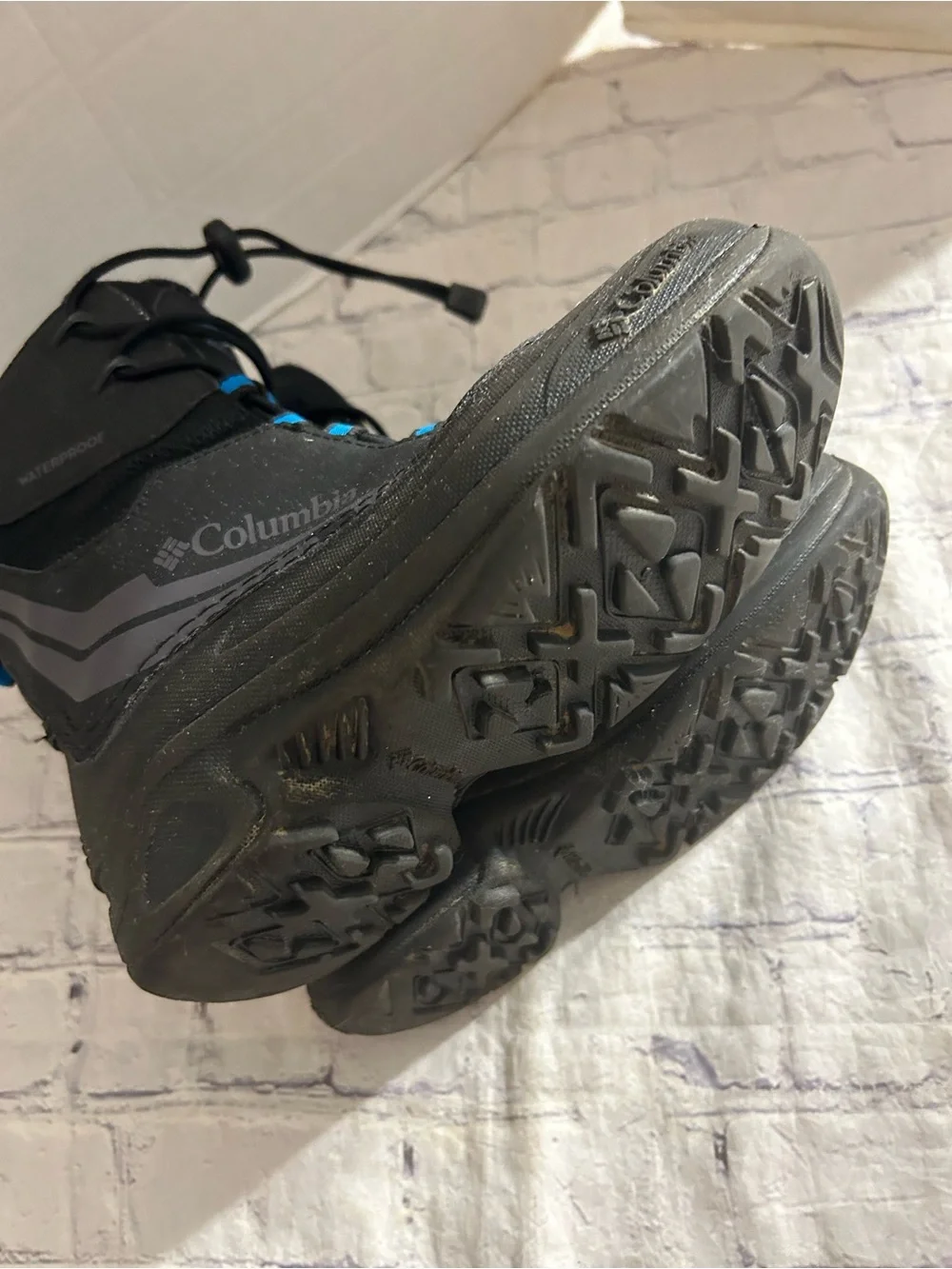 COLUMBIA YOUTH BUGABOOT PLUS IV OMNI-HEAT WINTER BOOTS BLACK & BLUE SIZE 4